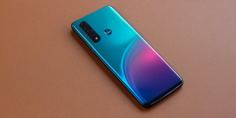Motorola Edge 60 Fusion: Изогнутый дисплей, ИИ и полная защита от воды и ударов