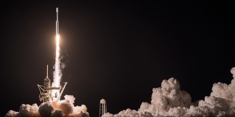Amazon использует ракету SpaceX для запуска спутников Kuiper